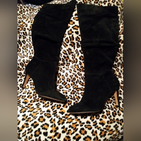 Vince Camuto VP Larink Suede Boot, Size 8 - Picture 2 of 3